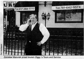 Zdzislaw 'Ziggy' Mazurek przed biurem Ziggy's Tours w Dorchester'